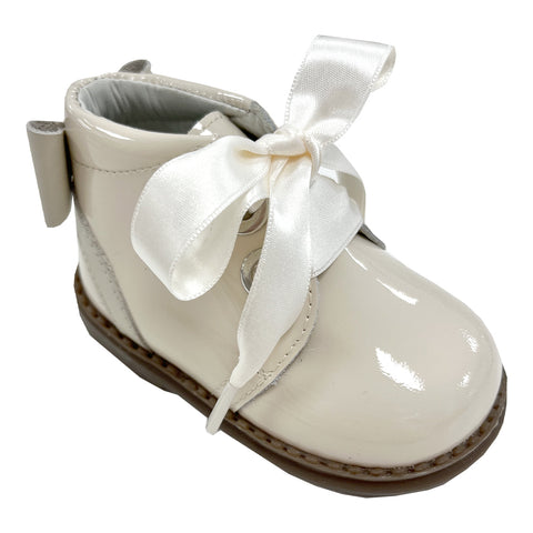 Andanines Bow Back Boot Beach